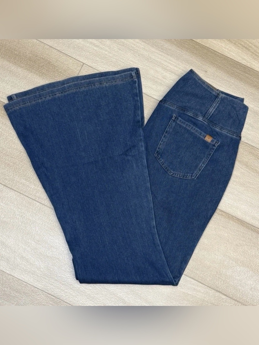 Halara Flex™ V-Cut Waist Blue Wash Flared
Stretch Jeans Pockets Women's 29 x30 - Picture 9 of 11